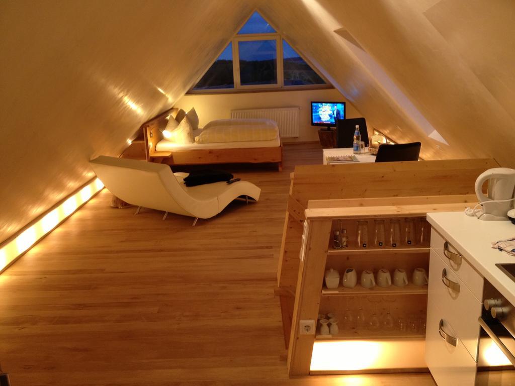 Urlaubsreiterhof Trunk Apartment Igersheim Room photo