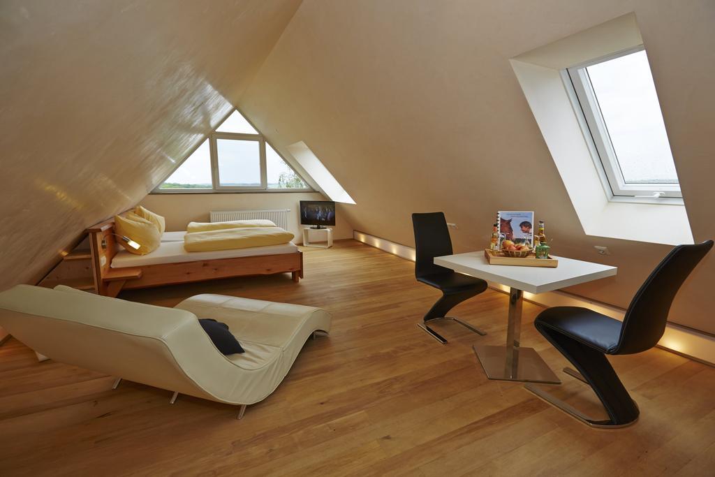 Urlaubsreiterhof Trunk Apartment Igersheim Room photo