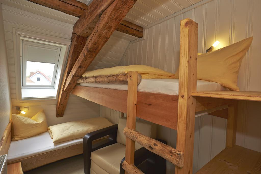 Urlaubsreiterhof Trunk Apartment Igersheim Room photo