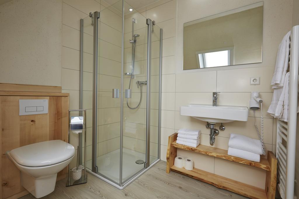 Urlaubsreiterhof Trunk Apartment Igersheim Room photo
