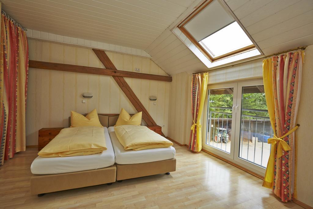 Urlaubsreiterhof Trunk Apartment Igersheim Room photo