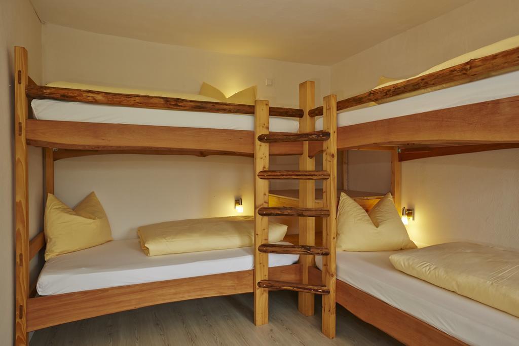 Urlaubsreiterhof Trunk Apartment Igersheim Room photo