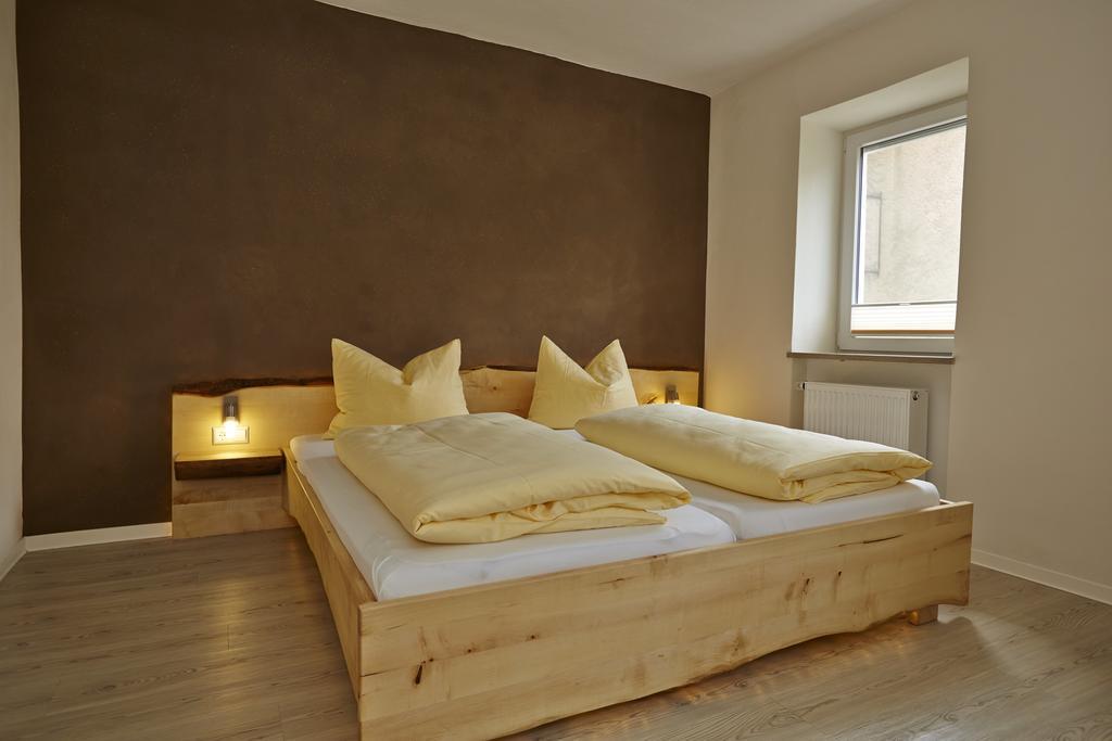 Urlaubsreiterhof Trunk Apartment Igersheim Room photo